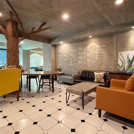 Roaders Hotel Tainan Chengda Экстерьер фото