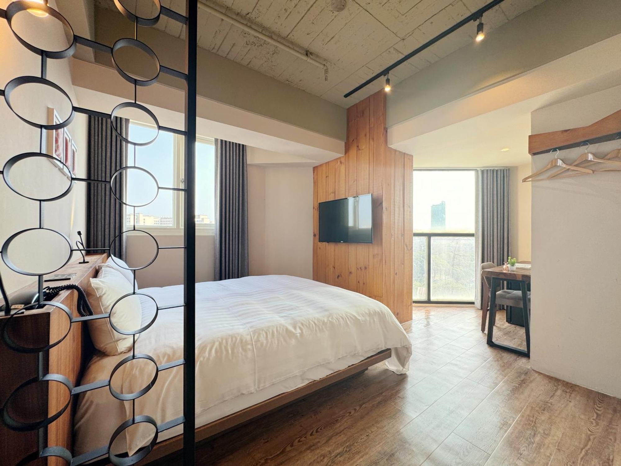 Roaders Hotel Tainan Chengda Экстерьер фото