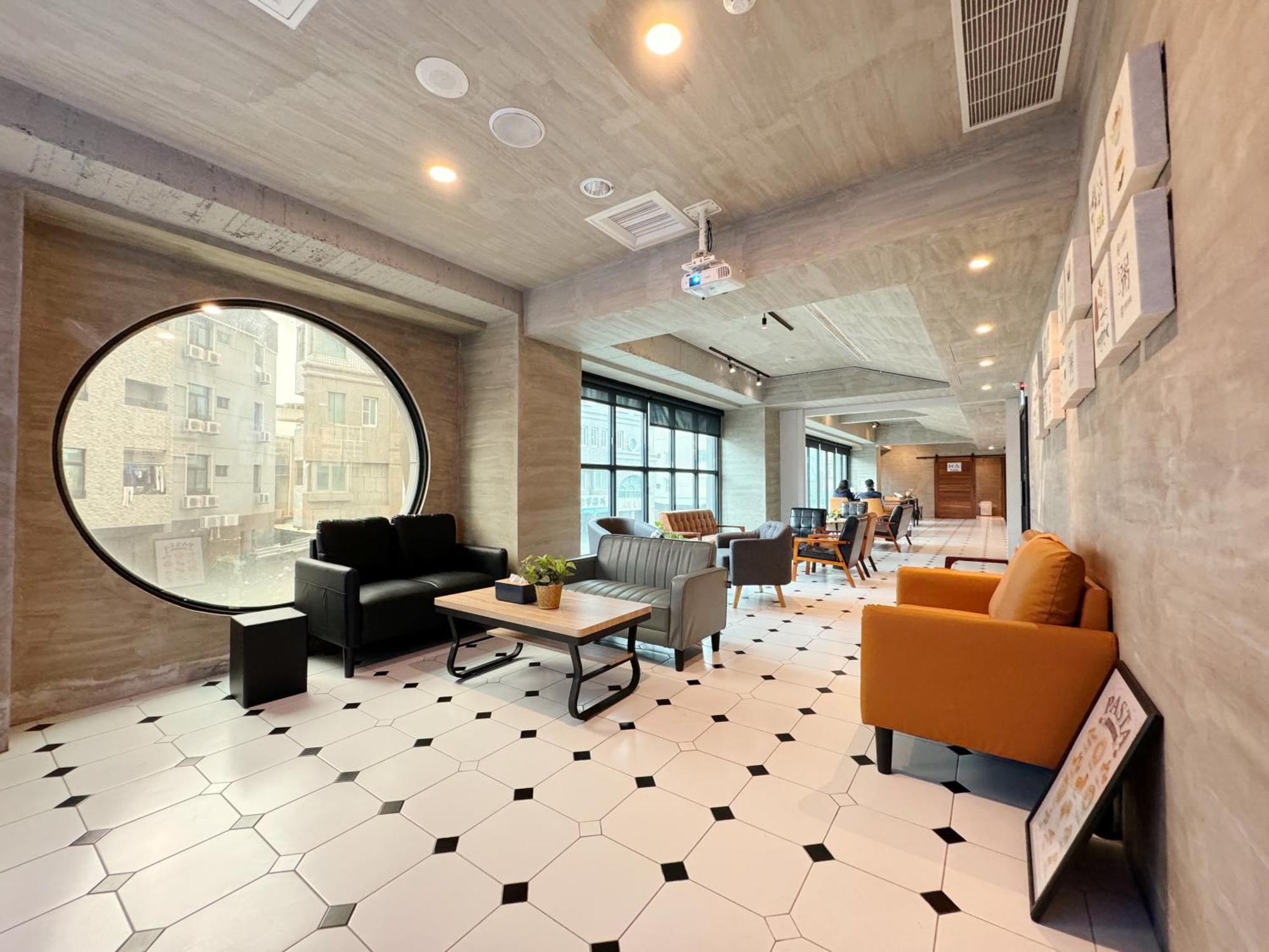 Roaders Hotel Tainan Chengda Экстерьер фото
