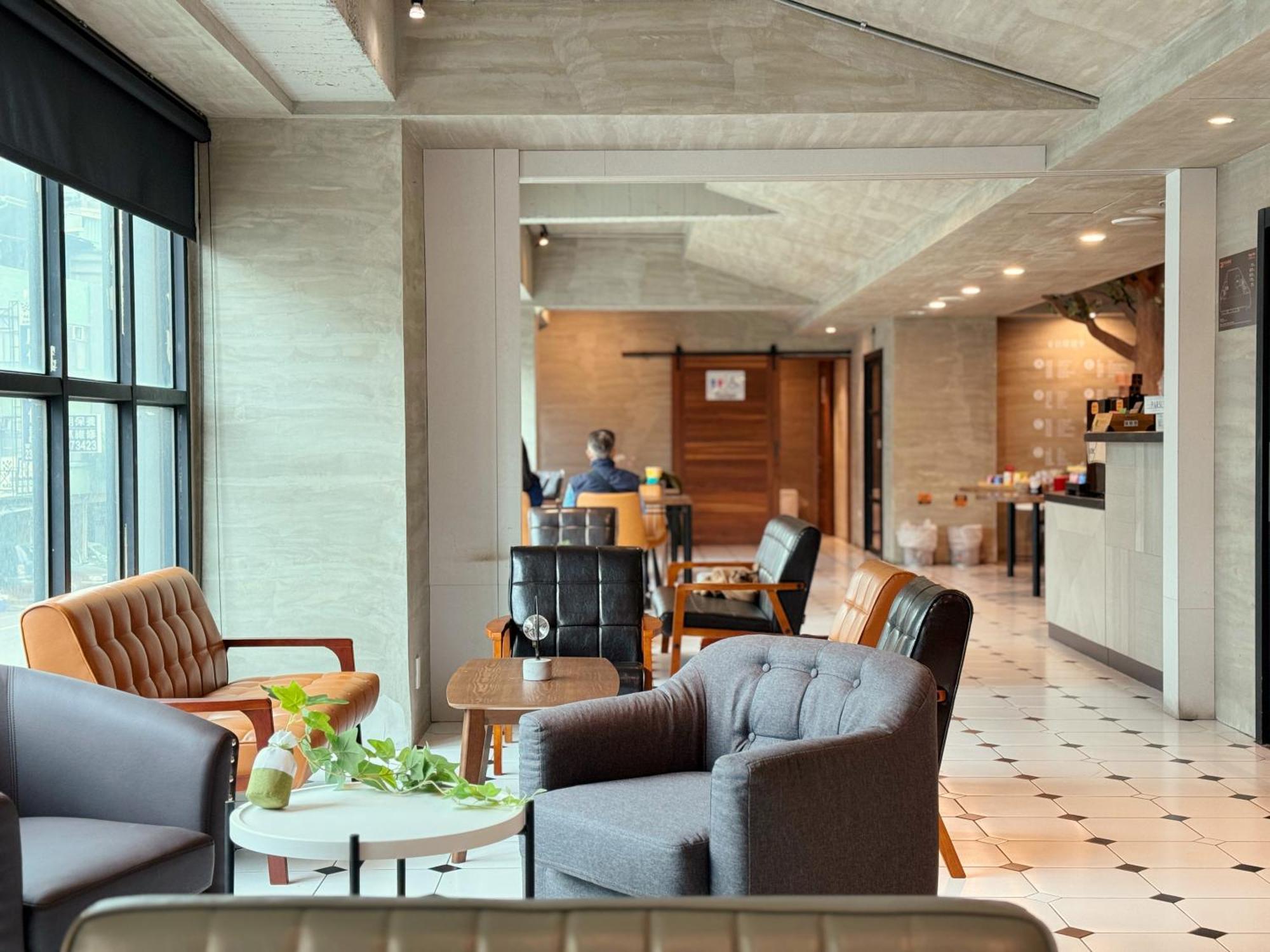 Roaders Hotel Tainan Chengda Экстерьер фото