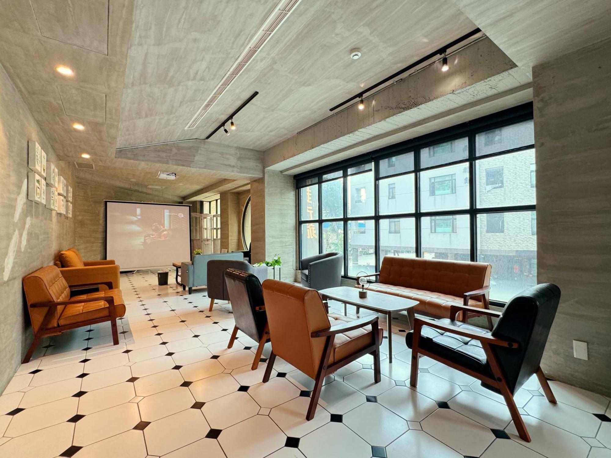 Roaders Hotel Tainan Chengda Экстерьер фото